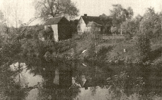 Blick ber den Plauer-Kanal auf das ehemelige Ziegeleigelnde Braesecke mit Wohnhaus.