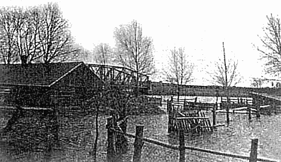 1941 Deichdurchbruch Gebude der Ziegelei an der Togbrcke unter Wasser