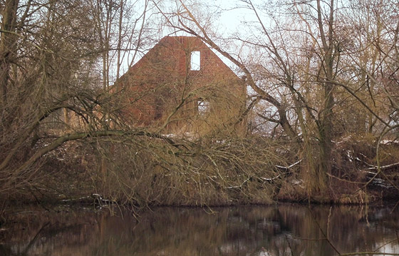 Blick auf die berreste des Ziegelmeisterhauses der Ziegelei Netzband. Foto Chr. Schmette