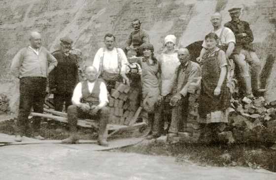 Belegschaft der Stutzer'schen Ziegelei um 1940 Baggerelbe