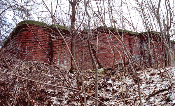 Reste der alten Schleuse bei Neuderben. Ziegel von der Königl. Ziegelei an der Togbrücke. Foto: Chr. Schmette