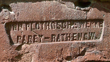 Ziegelstempel Handstrichziegel VON PLOTHOSCHE WERKE PAREY—RATHENOW. Foto Hartwig