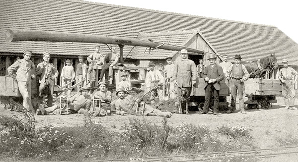 Arbeiter der Ziegelei Oskar Netzband um 1914.