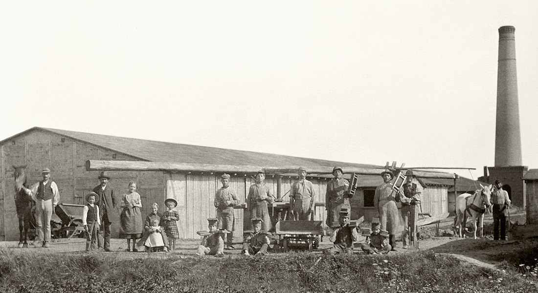 Ziegelei Loeber 1892, Ziegelmeister Friedrich Blankenburg mit Frau Frederike und den Kindern.