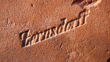 Ziegel Zernsdorf, Friedrich Lehmann ?, ca. 1870-1900. Berlin Wedding, Liesenstr. Ev. Domfriedhof. Bauschutt.